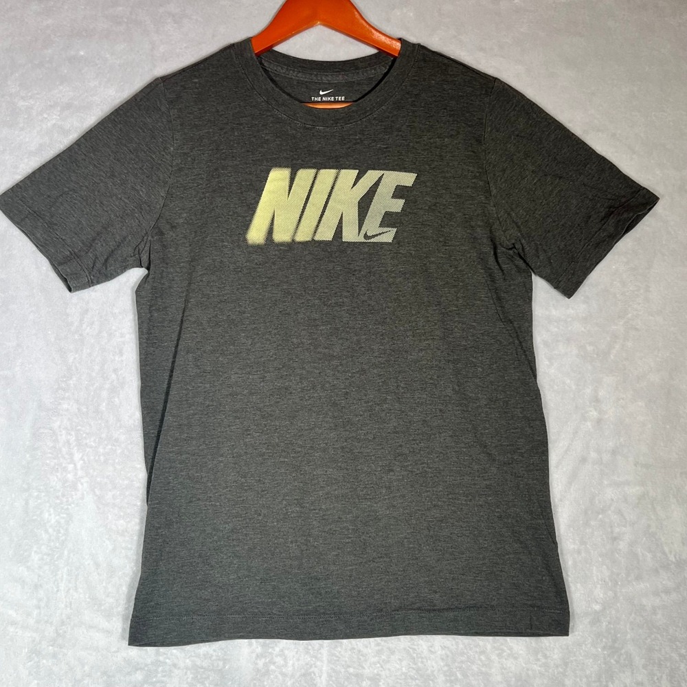 Nike Kids XL Charcoal Heather Grey Short Sleeve Graphic T-Shirt Yellow Logo